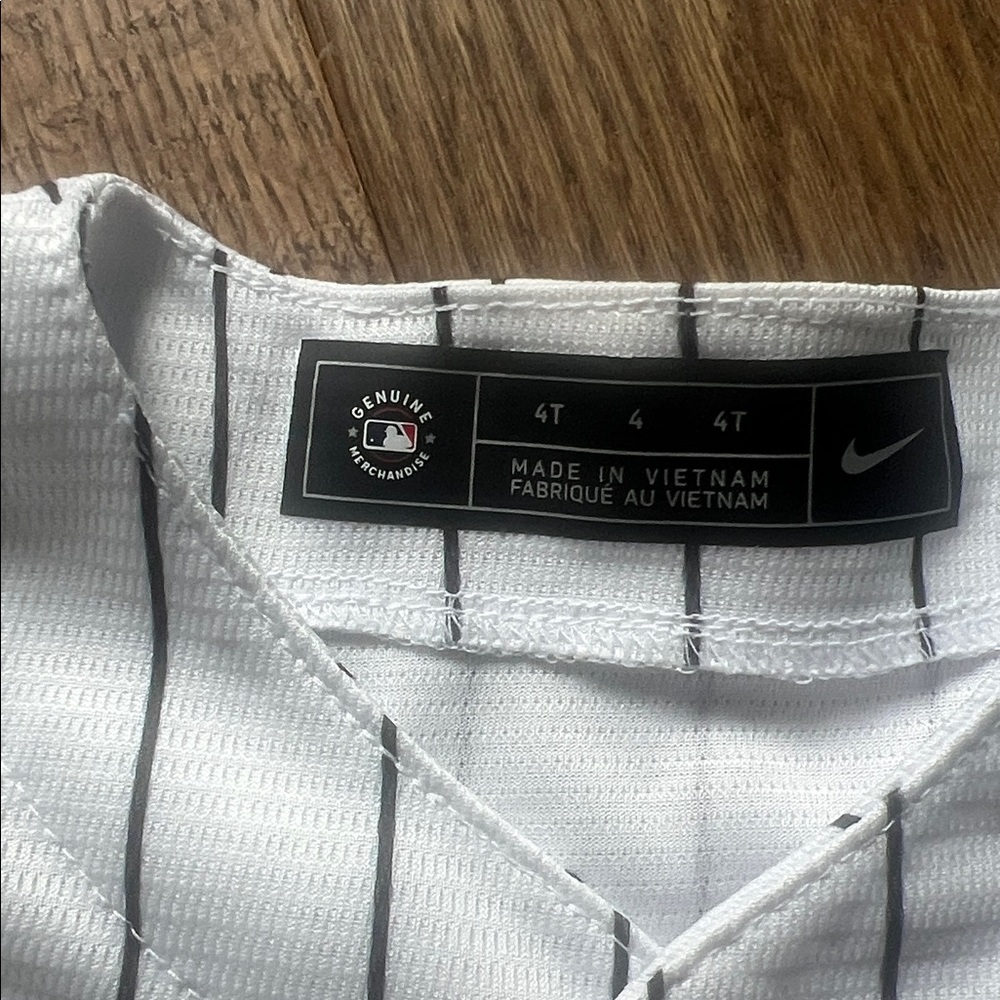 Nike Kids White Pinstripe Chicago White Sox Jersey - Picture 2 of 4
